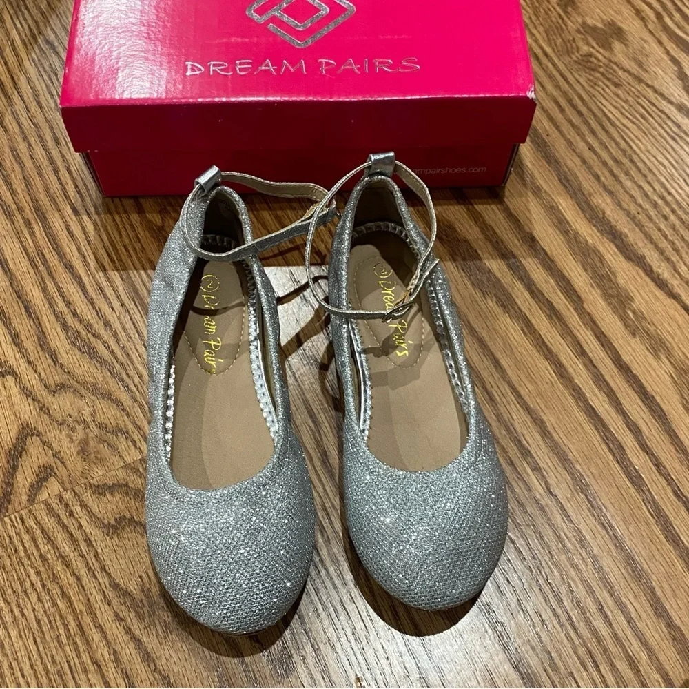 New sz 2 girls dress shoes